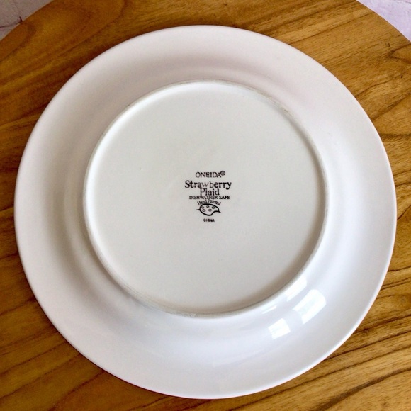 Vintage Oneida Strawberry Plaid Dinner Plates - Set of 2 - Picture 5 of 9
